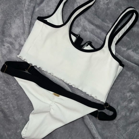 Beach bunny Presley bikini